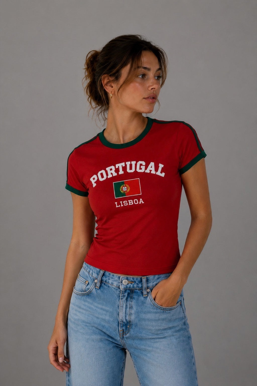 Modell i Baila Oslo Portugal baby-tee i landslagsfarger